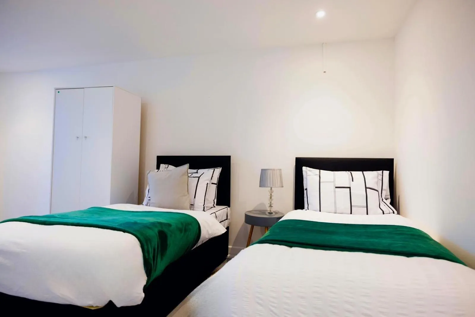 2 Bedrooms-6Guests-Veryspacious-Freeparking-Wifi London 0*,