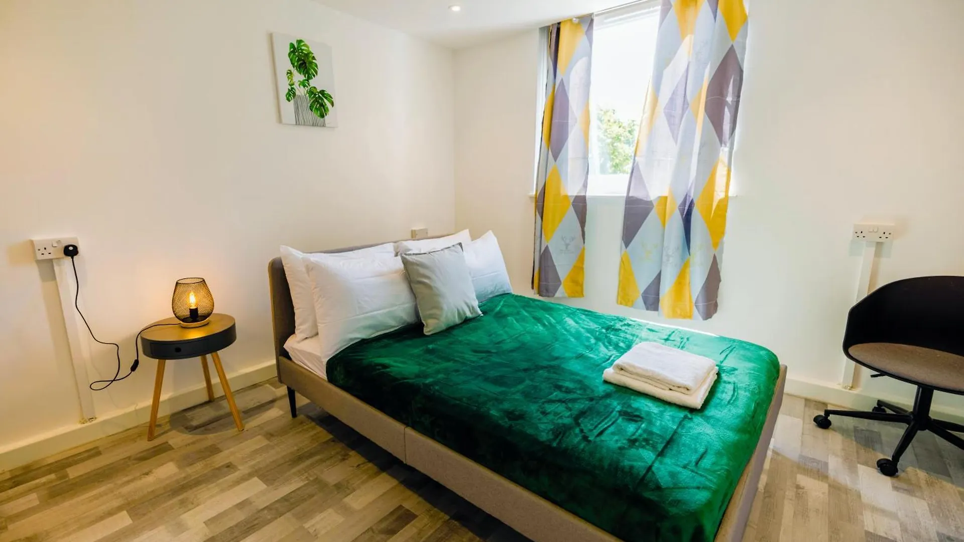 2 Bedrooms-6Guests-Veryspacious-Freeparking-Wifi London United Kingdom