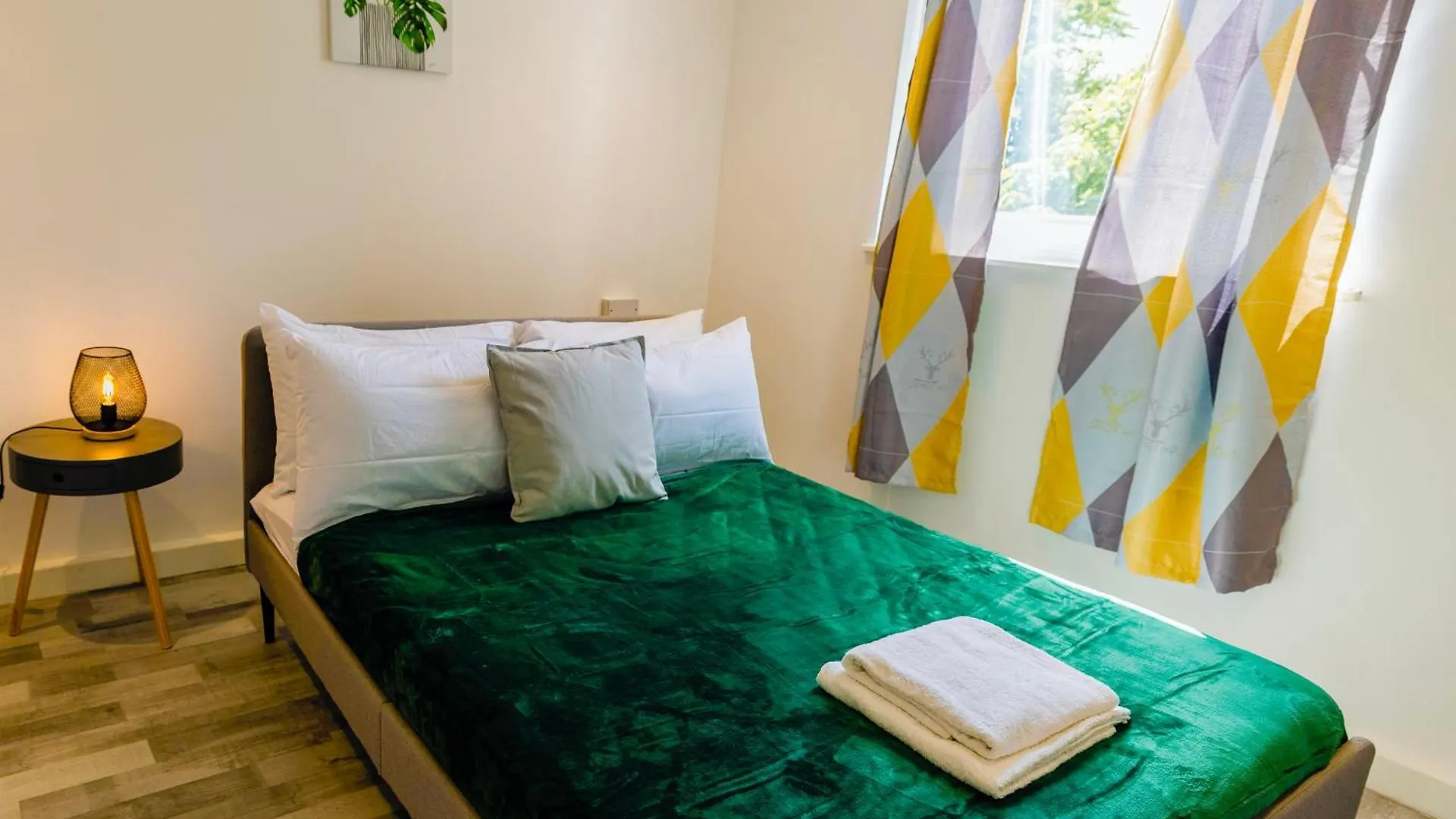 2 Bedrooms-6Guests-Veryspacious-Freeparking-Wifi London United Kingdom